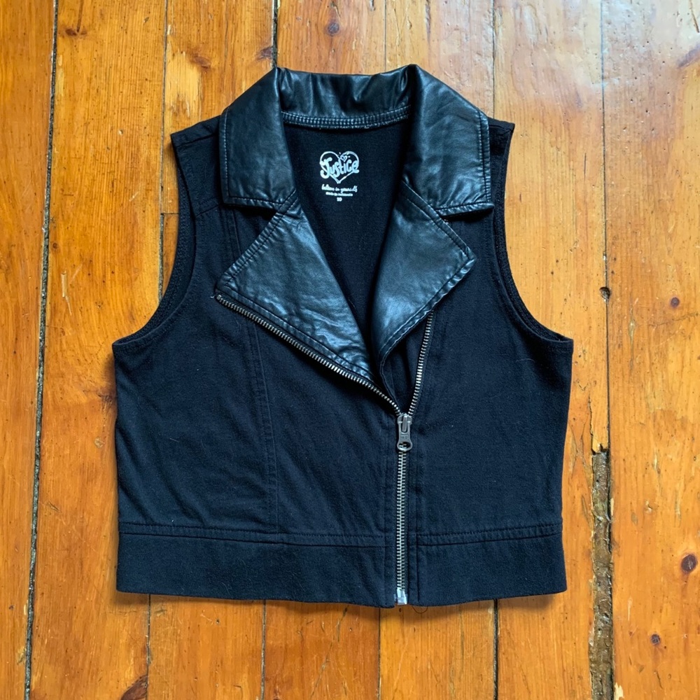 Lightweight Vest with Faux Leather Collar